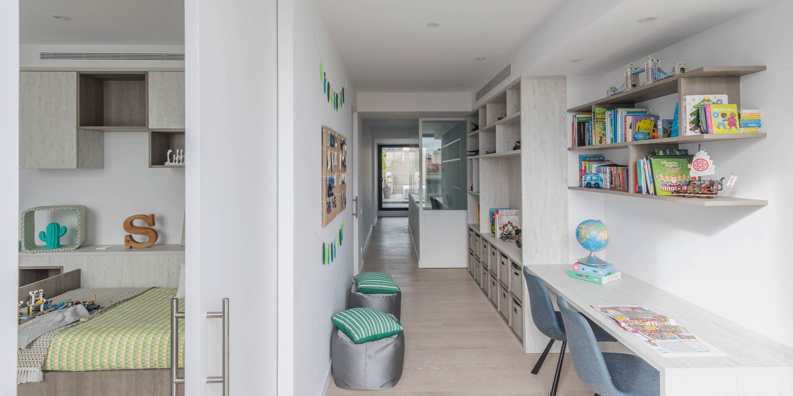 Habitación infantil con escritorio