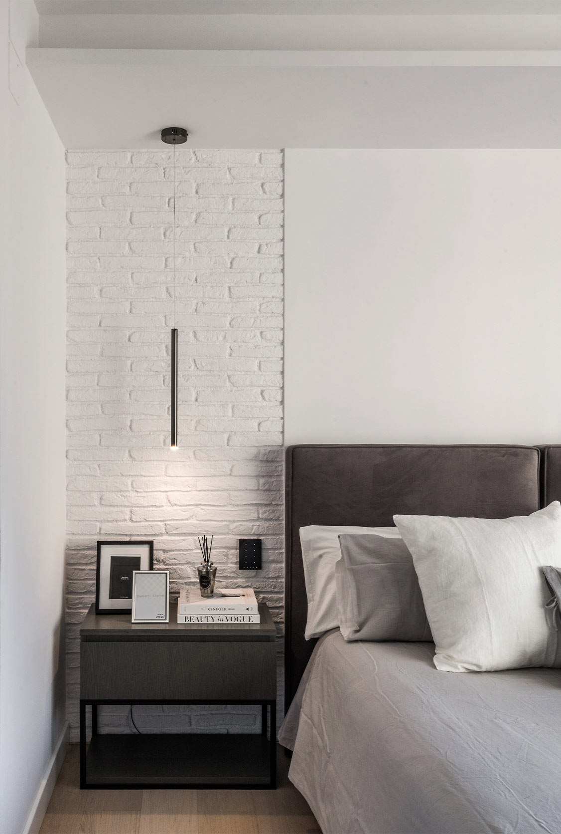 Mesita de noche habitación 