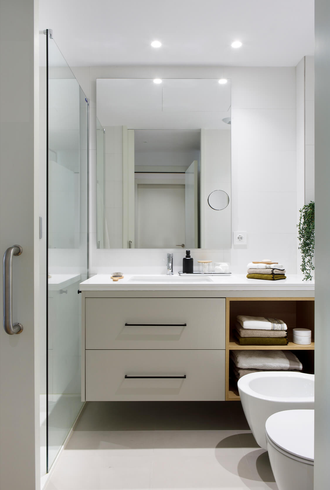 Baño combinación neutra y toque negro