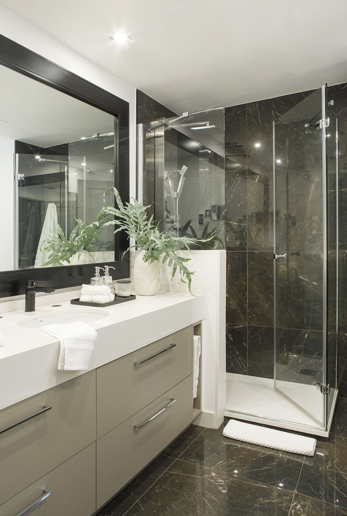 Decoración de baño con mármol