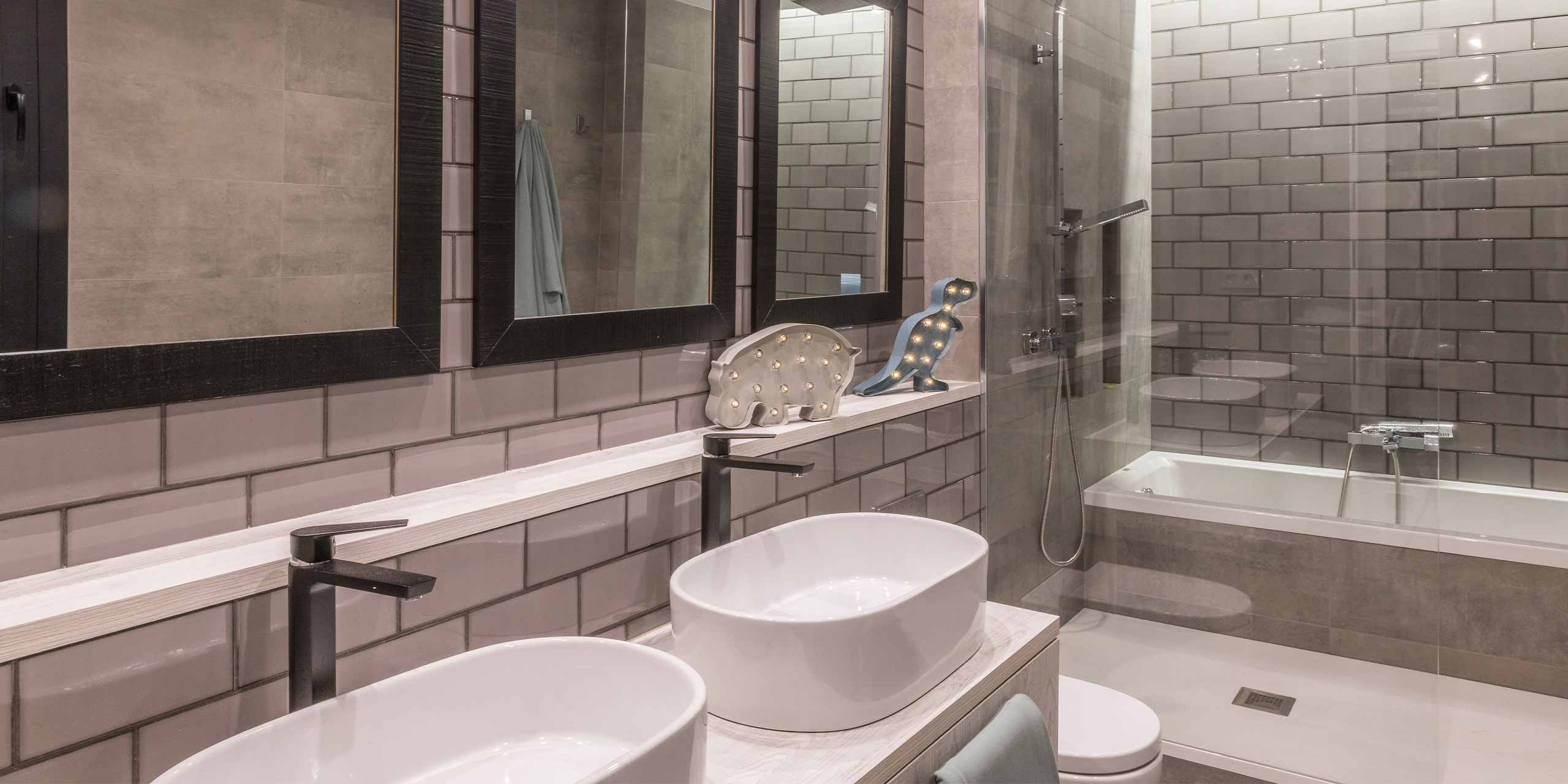 Baño de diseño con dos picas Baño de diseño con dos picas