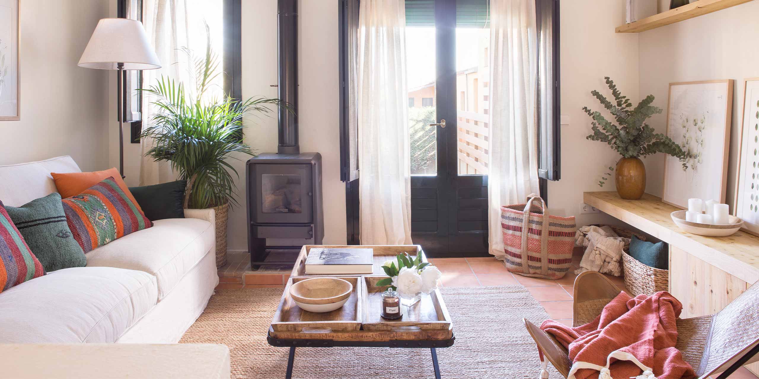 Salón decorado con estilo