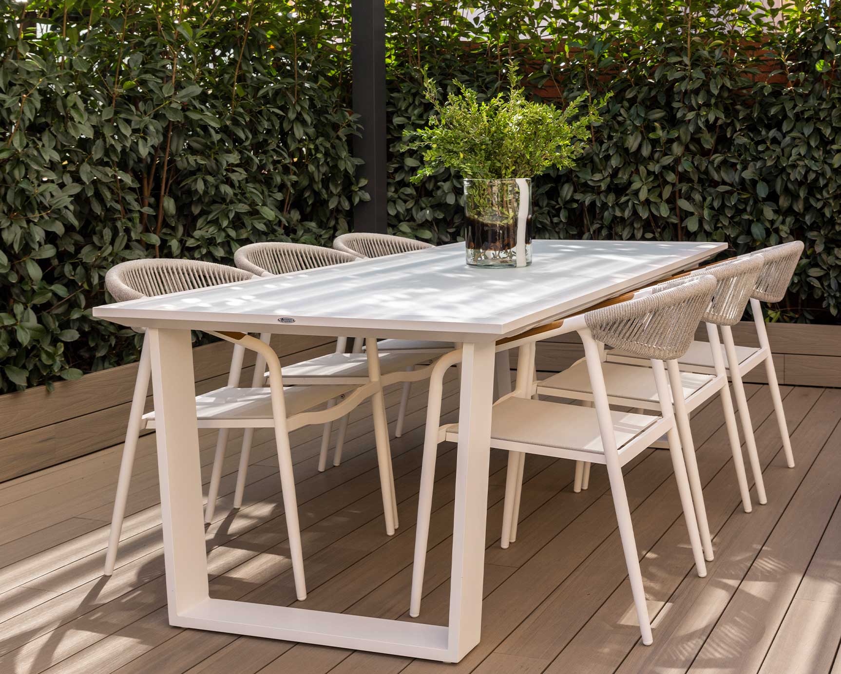 Mesa de jardín decorada